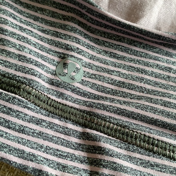 LULULEMON energy bra grey pink stripe wide strap sport 10 - Picture 3 of 4